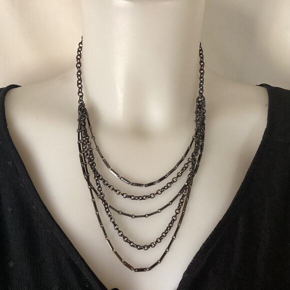 2780 NWOT Gunmetal Gray Tone Mixed Chain Layered Statement Bib Necklace Ladies - Picture 1 of 2